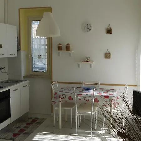 Accanto Al Faro アパート ヴァスト