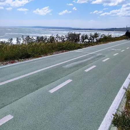 Accanto Al Faro アパート *