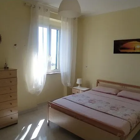 Accanto Al Faro Apartament *